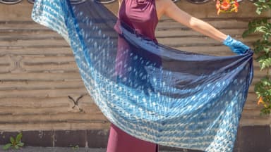 Dye fabrics with natural indigo in Seoul